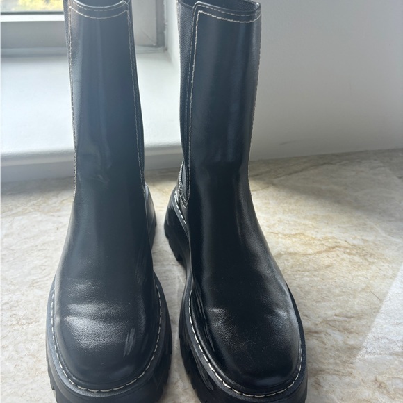 H&M black chelsea boot with contrast stitch - Picture 6 of 10